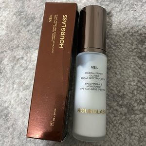 Hourglass veil mineral primer